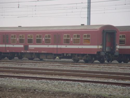 M4 rijtuigen in bordeaux kleur te Adinkerke/De Panne.