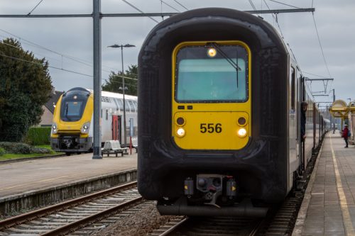 M7 te Adinkerke/De Panne als P-trein 8000.