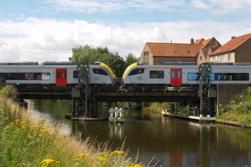 MR08 (Desiro) te Veurne.