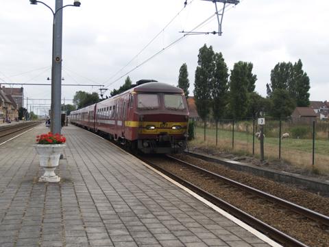 MS75 in bordeaux kleuren te Adinkerke/De Panne.