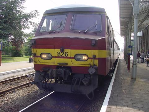 MS75 in bordeaux kleuren te Veurne.