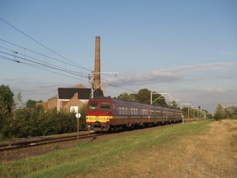 MS75 in bordeaux kleuren te Veurne.